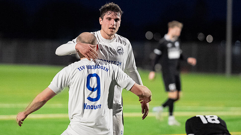 Der TSV Bogen um Florian Knauer und Noah Winter peilt den n&auml;chsten Dreier an.