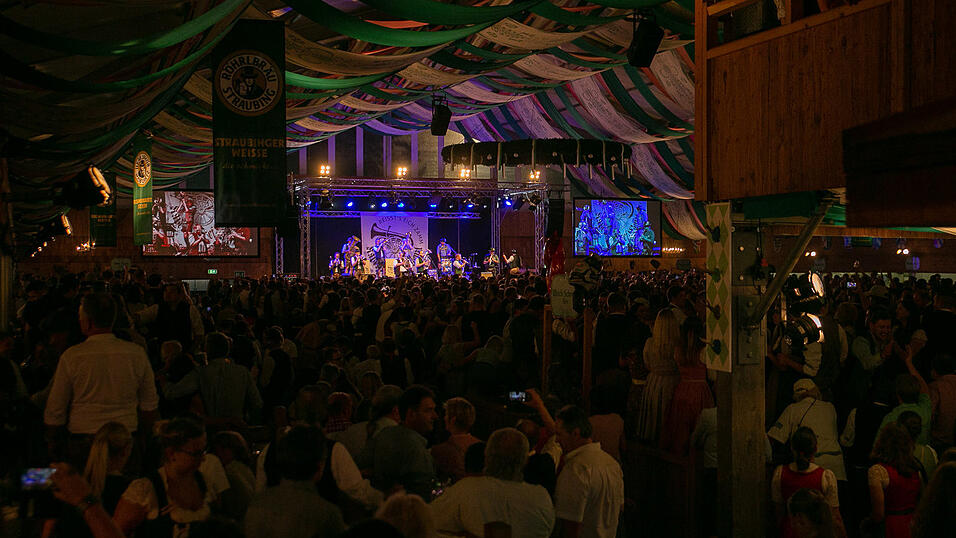 Die Partybilder von Sonntag, 21. August 2022, aus dem Festzelt Weckmann. 