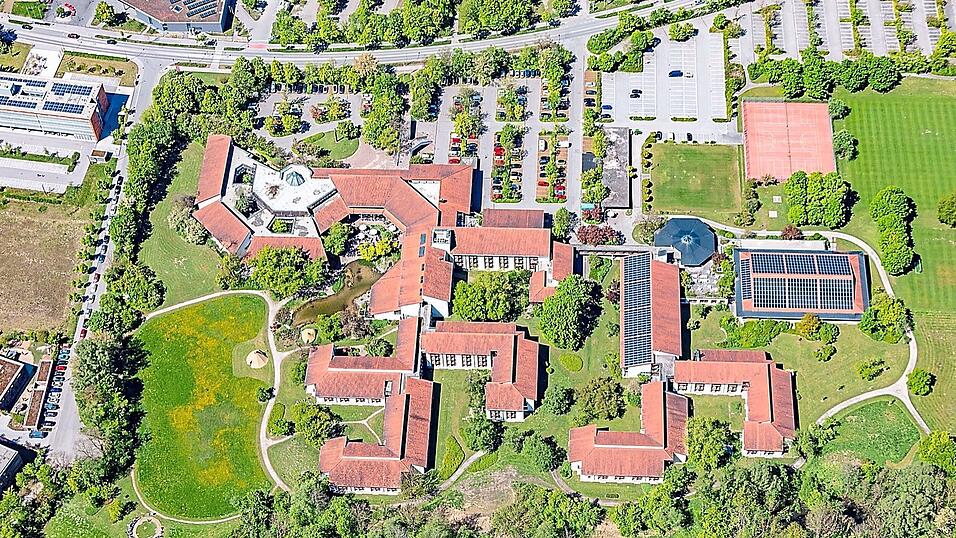 Der Sparkassenverband Bayern plant auf dem Areal der Sparkassenakademie eine bauliche Entwicklung mit (Studenten-)Wohnungen, Gewerbe und Quartiersparkgarage.