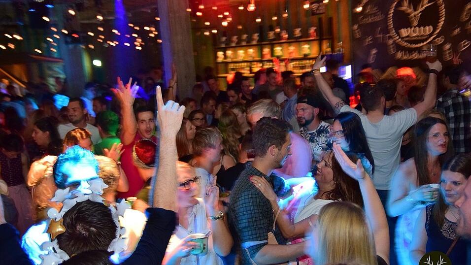 'Hoch die Hände, Wochenende' - so 'Wuid' wurde gefeiert in Straubing. 'Hoch die Hände, Wochenende' - so 'Wuid' wurde gefeiert in Straubing.