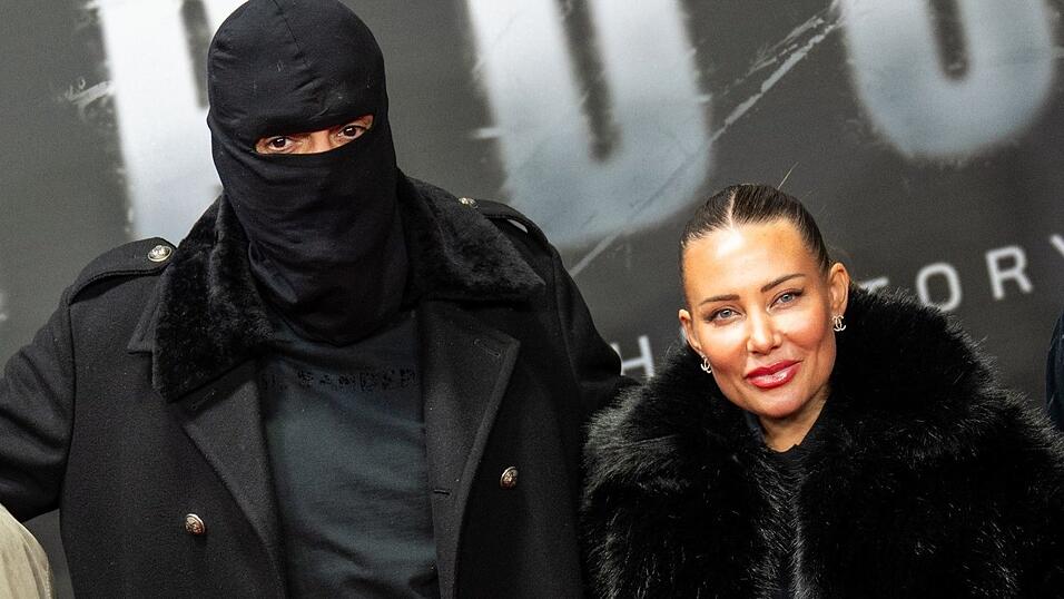 Haftbefehl (bürgerlich Aykut Anhan und hier verhüllt) besucht mit seiner Frau Nina Anhan eine Kinoaufführung der Dokumentation «Babo - Die Haftbefehl-Story» in Berlin. (Archivbild) Haftbefehl (bürgerlich Aykut Anhan und hier verhüllt) besucht mit seiner Frau Nina Anhan eine Kinoaufführung der Dokumentation «Babo - Die Haftbefehl-Story» in Berlin. (Archivbild)