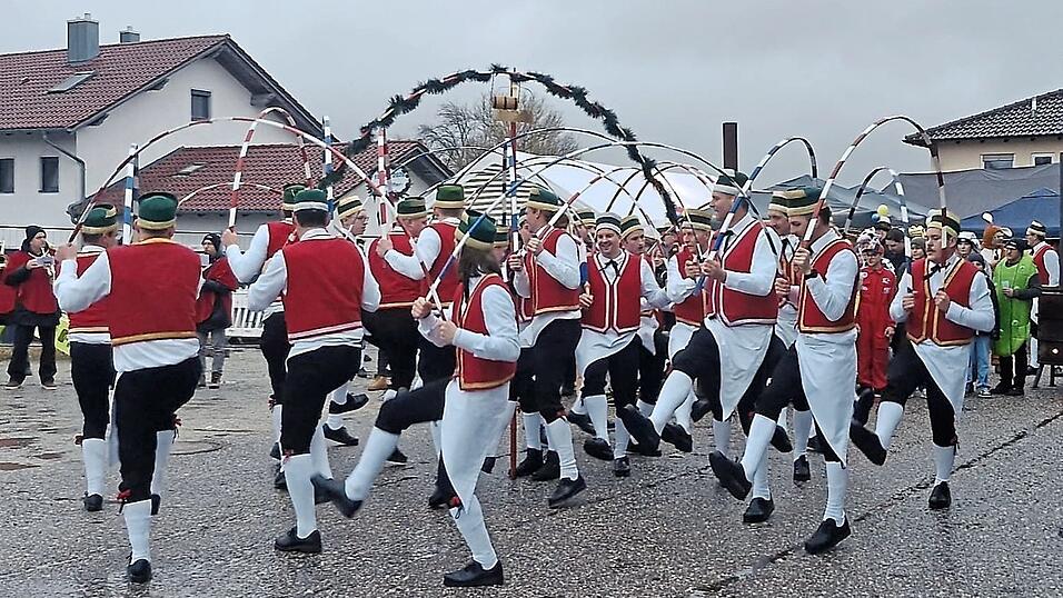 Die Sch&auml;ffler-Tanzgruppe des TSV Frontenhausen.
