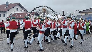Die Sch&auml;ffler-Tanzgruppe des TSV Frontenhausen.