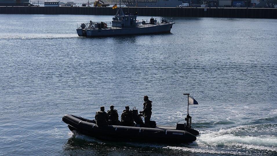 Minentaucher der Bundeswehr in einem Schlachboot (Archivbild)