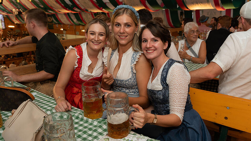 Die Partybilder vom Montag, 12. August 2024, aus dem Festzelt Weckmann. Die Partybilder vom Montag, 12. August 2024, aus dem Festzelt Weckmann.