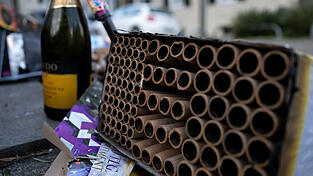 In mehreren F&auml;llen d&uuml;rften die &Uuml;berreste von Feuerwerksbatterien Ausl&ouml;ser f&uuml;r das Feuer gewesen sein. (Symbolbild)