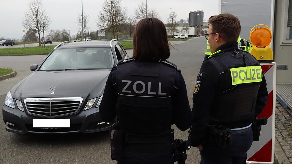 Zoll, Polizei und Grenzschutz haben in einer gemeinsame Aktion den Grenzverkehr