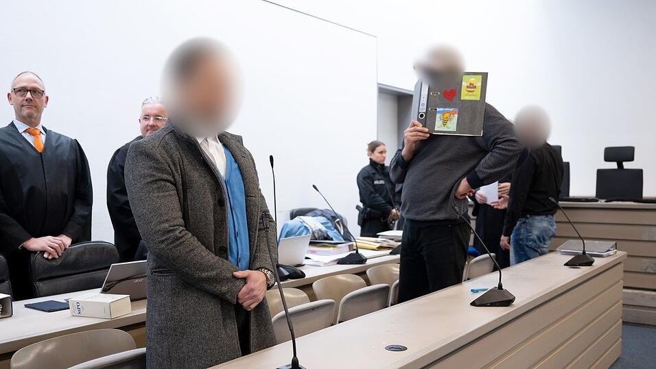 Die angeklagten Männer schwiegen in dem Prozess in Ingolstadt zu den Vorwürfen. (Archivbild) Die angeklagten Männer schwiegen in dem Prozess in Ingolstadt zu den Vorwürfen. (Archivbild)