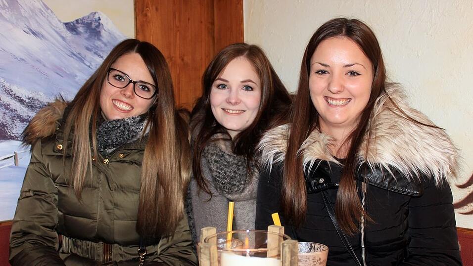 Der idyllische Christkindlmarkt in der Freyung in Landshut zählt zu den schönsten Christkindlmärkten Bayerns. Bei eisigen Temperaturen ist dort insbesondere die Glühwein-Alm natürlich heiß begehrt. Der idyllische Christkindlmarkt in der Freyung in Landshut zählt zu den schönsten Christkindlmärkten Bayerns. Bei eisigen Temperaturen ist dort insbesondere die Glühwein-Alm natürlich heiß begehrt.