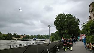 Von der Badstraße aus konnte der Einsatz zur Sicherung der Yachten beobachtet werden.