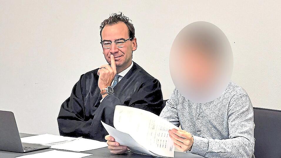 Strafverteidiger Alexander Greithaner und sein Mandant durften entspannt zuhören, wie der wichtige Belastungszeuge sich vor Richter und Staatsanwalt in größte Verlegenheit brachte. Strafverteidiger Alexander Greithaner und sein Mandant durften entspannt zuhören, wie der wichtige Belastungszeuge sich vor Richter und Staatsanwalt in größte Verlegenheit brachte.