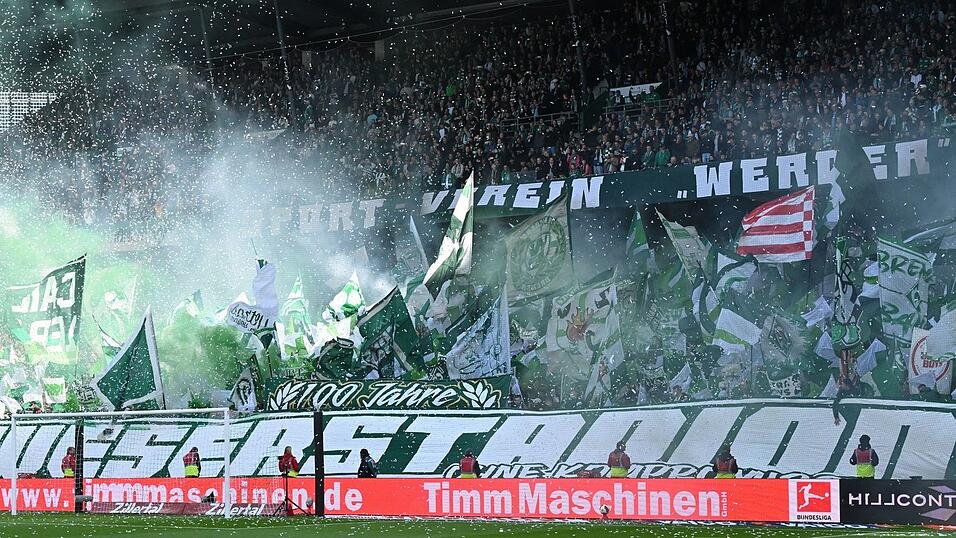 Fan-Choreografie zum 100. Geburtstag des Bremer Weserstadions. Fan-Choreografie zum 100. Geburtstag des Bremer Weserstadions.
