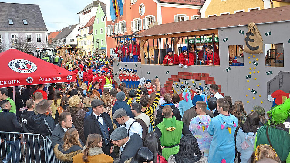 Ein Faschingszug samt anschließender Party auf dem Mainburger Marktplatz wie zuletzt 2020 ist auch in diesem Fasching undenkbar. Ein Faschingszug samt anschließender Party auf dem Mainburger Marktplatz wie zuletzt 2020 ist auch in diesem Fasching undenkbar.