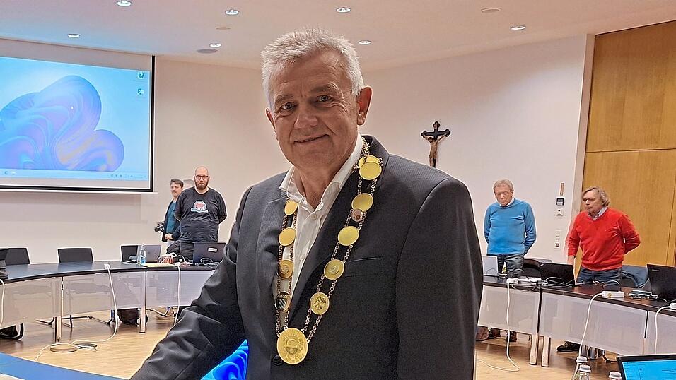 B&uuml;rgermeister Josef Dollinger ist bei den Freien W&auml;hlern am 31. Dezember ausgetreten. Er will als &Uuml;berparteilicher zur Wiederwahl als B&uuml;rgermeister der Dreirosenstadt antreten und gleichzeitig auf der FWG-Liste f&uuml;r den Kreistag bleiben.