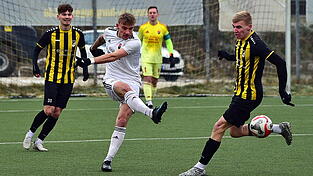 Der TSV Seebach um Marius Weiderer (in weiß) versäumte es, seine Chancen in der ersten Halbzeit zu nutzen.