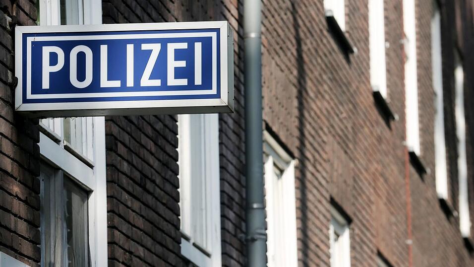 Am frühen Samstagmorgen wurde in Pentling mutmaßlich eine junge Frau vergewaltigt. Am frühen Samstagmorgen wurde in Pentling mutmaßlich eine junge Frau vergewaltigt.