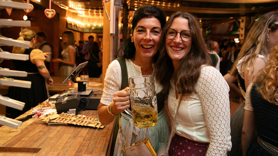 Die Partybilder vom Dienstag, 12. August, aus dem Festzelt Weckmann. Die Partybilder vom Dienstag, 12. August, aus dem Festzelt Weckmann.