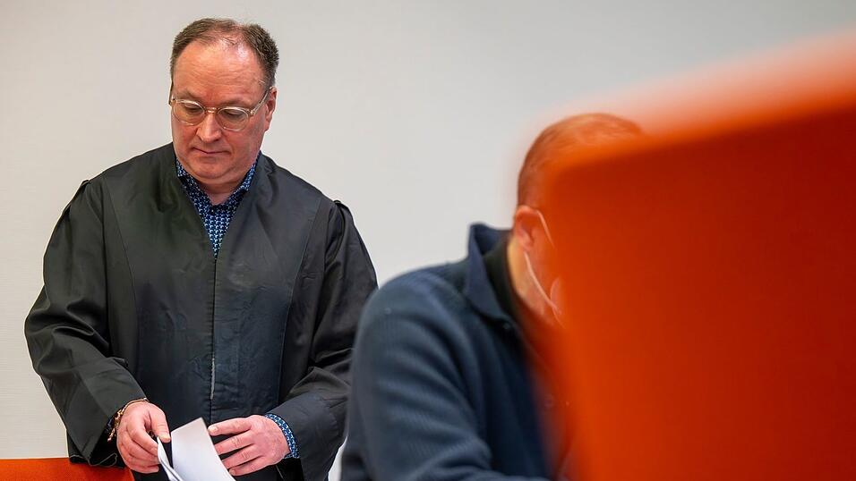 Das Gericht verurteilte den Angeklagten zu einer Haftstrafe.