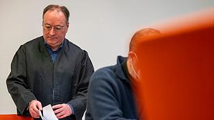 Das Gericht verurteilte den Angeklagten zu einer Haftstrafe.