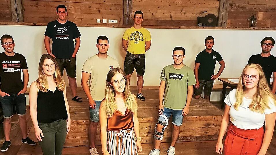 Das Vorstandsteam der BJB Adldorf-Indersbach: Carina Jahrstorfer (v.l.), Anna Heißenhuber, Katharina Heißenhuber, (dahinter) Tobias Pohmer, Matthias Loibl, Daniel Köllnberger, Franz Xaver Heißenhuber, (dahinter) Maximilian Gerstl, Tim Birkmann und Korbinian Zauner. Das Vorstandsteam der BJB Adldorf-Indersbach: Carina Jahrstorfer (v.l.), Anna Heißenhuber, Katharina Heißenhuber, (dahinter) Tobias Pohmer, Matthias Loibl, Daniel Köllnberger, Franz Xaver Heißenhuber, (dahinter) Maximilian Gerstl, Tim Birkmann und Korbinian Zauner.