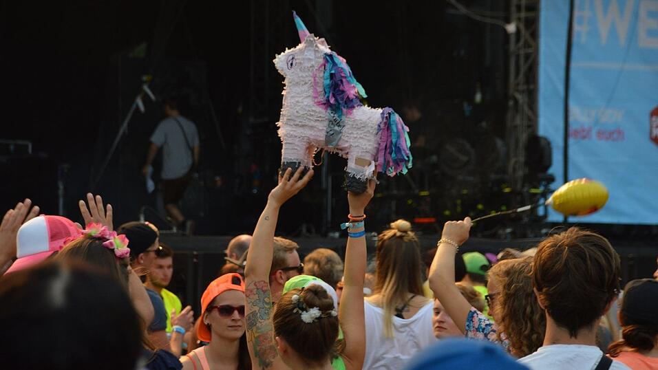 Auch wenn es am Samstag unbeständigeres Wetter bei Utopia Island gab, ließen sich die Besucher die gute Laune nicht verderben.