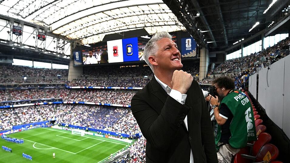 Der Ex-Weltmeister äußert sich auch kritisch zu den Verhandlungen mit Klopp. (Archivbild) Der Ex-Weltmeister äußert sich auch kritisch zu den Verhandlungen mit Klopp. (Archivbild)