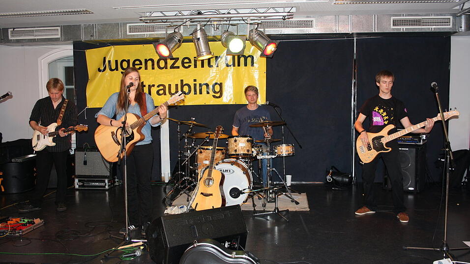 Karin Rabhansl mit Band