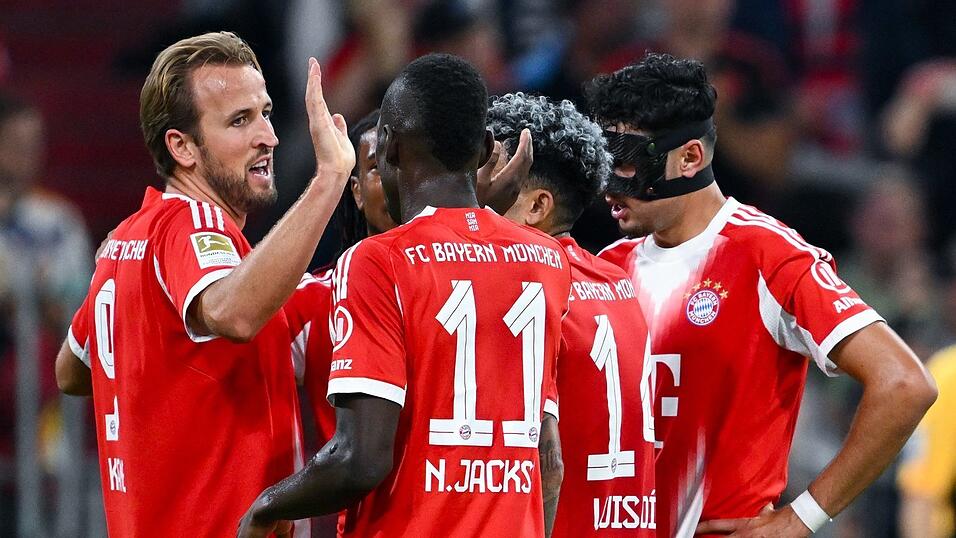 Bayern-Torjubel mit Doppelpacker Harry Kane (l) und Neuzugang Nicolas Jackson (Nr. 11). Bayern-Torjubel mit Doppelpacker Harry Kane (l) und Neuzugang Nicolas Jackson (Nr. 11).