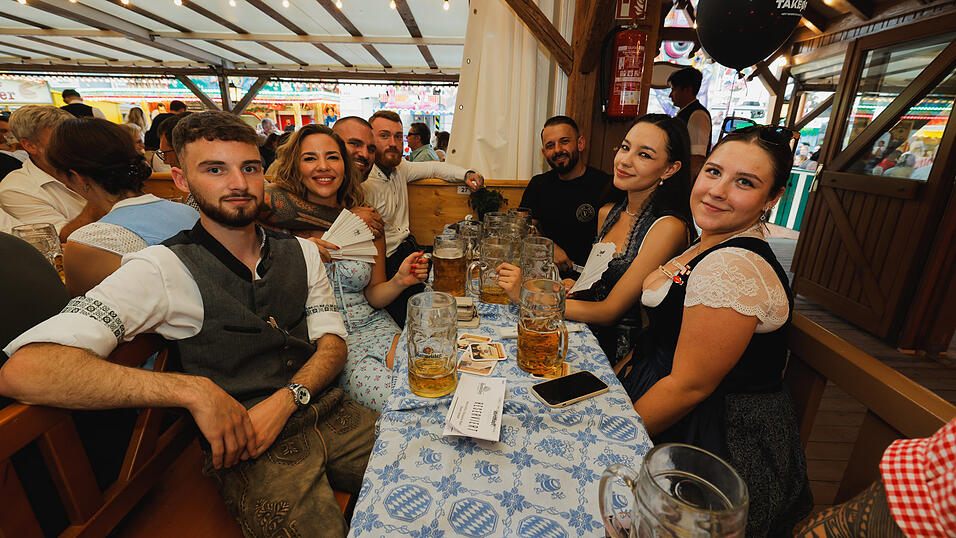 Die Partybilder vom Dienstag, 13. August 2024, aus dem Festzelt Nothaft. Die Partybilder vom Dienstag, 13. August 2024, aus dem Festzelt Nothaft.
