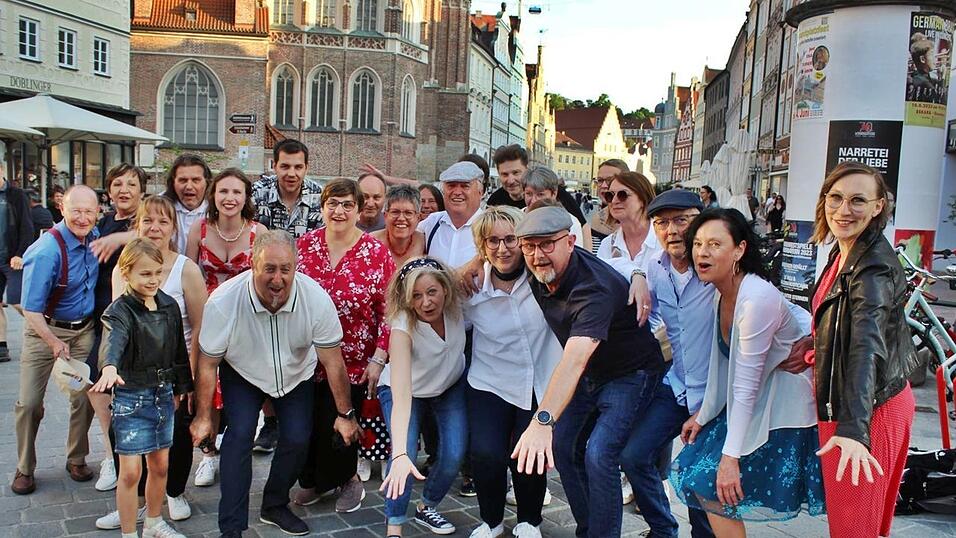 Die tanzbegeisterten Landshuterinnen und Landshuter legten eine hei&szlig;e Sohle aufs Parkett.