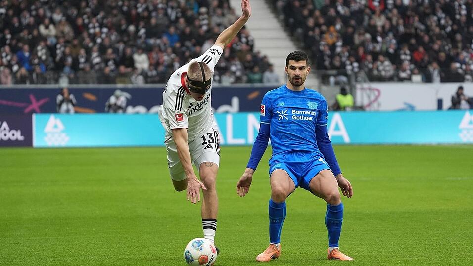 Eintracht Frankfurt und Rasmus Kristensen (l) sind weiter am Straucheln. Eintracht Frankfurt und Rasmus Kristensen (l) sind weiter am Straucheln.