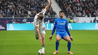 Eintracht Frankfurt und Rasmus Kristensen (l) sind weiter am Straucheln. Eintracht Frankfurt und Rasmus Kristensen (l) sind weiter am Straucheln.