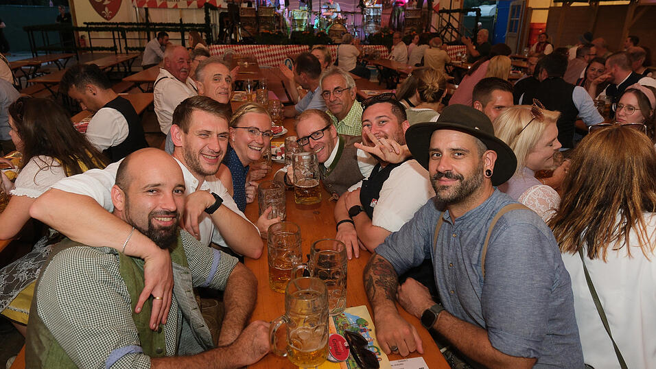 Die Partybilder vom Mittwoch, 16. August 2023, aus dem Festzelt Greindl. Die Partybilder vom Mittwoch, 16. August 2023, aus dem Festzelt Greindl.