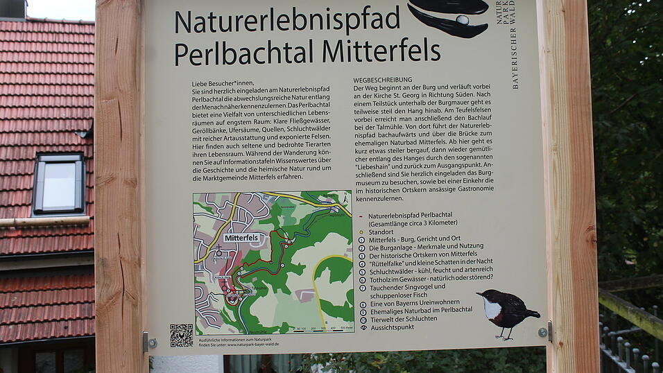 Die erste Infotafel zeigt die Wegebeschreibung des neuen Naturerlebnispfades.