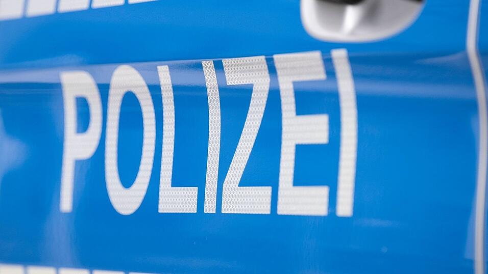 Die Polizei ermittelt unter anderem Wegen des Verdachts des Kraftfahrzeugrennens. (Symbolbild)