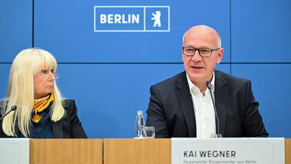 Berlins Regierender Bürgermeister Kai Wegner (r, CDU) und Innensenatorin Iris Spranger (SPD) halten mehr Investitionen in den Katastrophenschutz für nötig. Berlins Regierender Bürgermeister Kai Wegner (r, CDU) und Innensenatorin Iris Spranger (SPD) halten mehr Investitionen in den Katastrophenschutz für nötig.