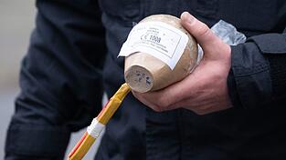 Kugelbomben sind Feuerwerkskörper mit extremer Sprengkraft (Archivbild). Kugelbomben sind Feuerwerkskörper mit extremer Sprengkraft (Archivbild).