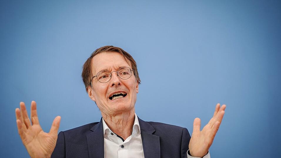 Bundesgesundheitsminister Karl Lauterbach (SPD) stellt das Cannabis-Gesetz in Berlin vor. Bundesgesundheitsminister Karl Lauterbach (SPD) stellt das Cannabis-Gesetz in Berlin vor.