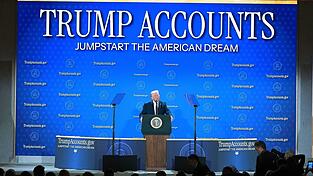Der US-Pr&auml;sident machte bei einer Veranstaltung des Finanzministeriums Werbung f&uuml;r die &laquo;Trump Accounts&raquo;