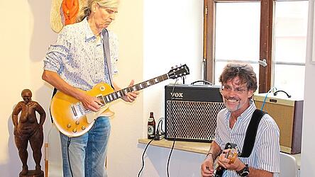 Krischan und Immo Maier sorgen mit ihren E-Gitarren f&uuml;r Konzertstimmung.