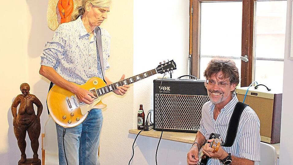Krischan und Immo Maier sorgen mit ihren E-Gitarren für Konzertstimmung. Krischan und Immo Maier sorgen mit ihren E-Gitarren für Konzertstimmung.