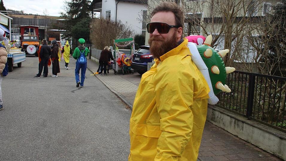 Viele Faschings-Fans haben sich am Samstag den Umzug in Langenbach angesehen. Viele Faschings-Fans haben sich am Samstag den Umzug in Langenbach angesehen.