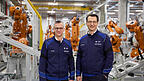 Peter Weber (l.), Leiter BMW-Werks München, und BMW-Produktionsvorstand Milan Nedeljkovic standen am Donnerstag Rede und Antwort zu Fragen rund um die 'Neue Klasse'.