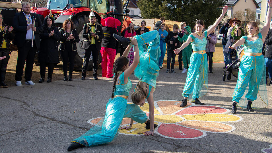 Am Samstag fand der Faschingsumzug in Otzing (Kreis Deggendorf) statt. Am Samstag fand der Faschingsumzug in Otzing (Kreis Deggendorf) statt.