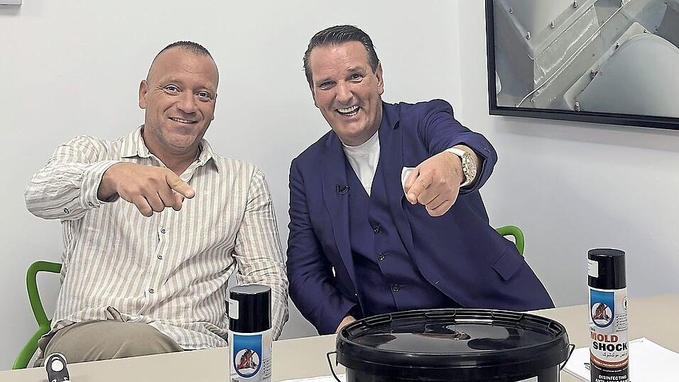 Haben gut lachen: Juror Ralf Dümmel von der Vox-Gründershow „Die Höhle der Löwen“ (rechts) und Unternehmer Sandro Heindl, dessen Firma PCI GmbH ihren Hauptsitz in Roding hat. Haben gut lachen: Juror Ralf Dümmel von der Vox-Gründershow „Die Höhle der Löwen“ (rechts) und Unternehmer Sandro Heindl, dessen Firma PCI GmbH ihren Hauptsitz in Roding hat.