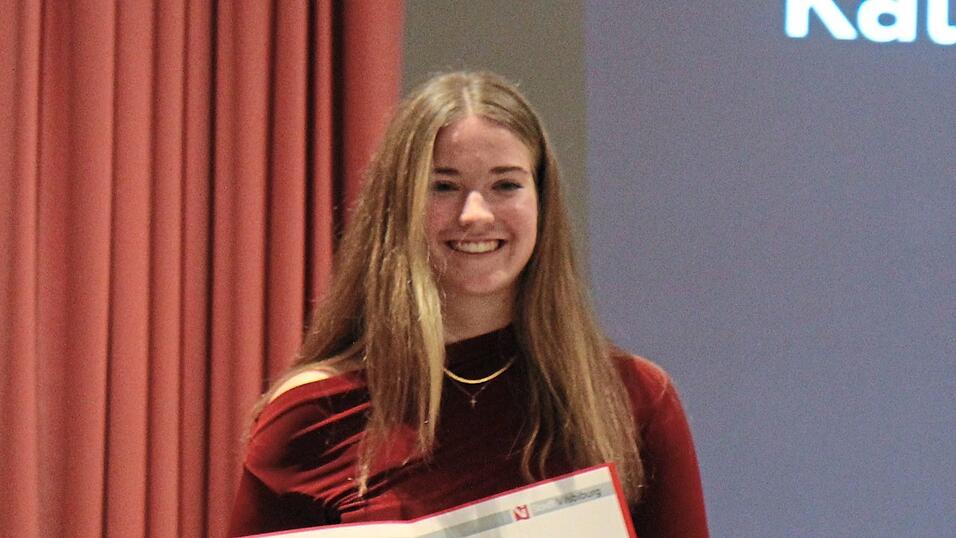 Katharina Weinzierl bei der Verleihung der Urkunde. Katharina Weinzierl bei der Verleihung der Urkunde.