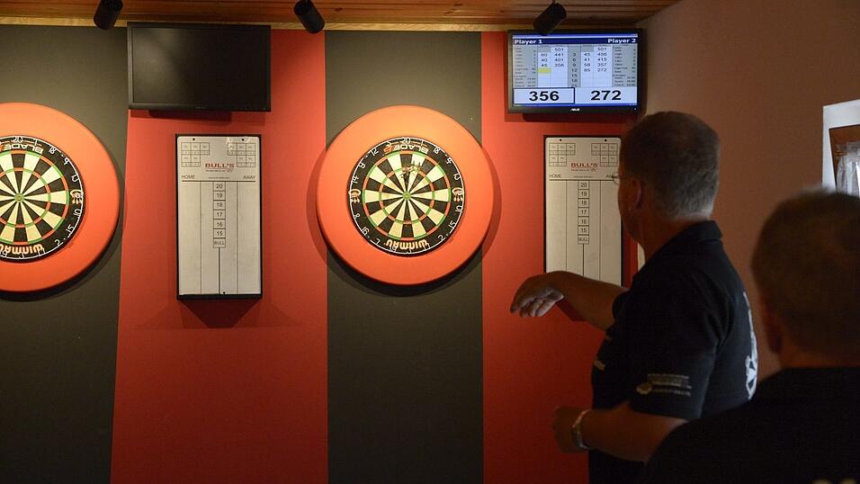 Ruhige Hand, kühler Kopf - beim Darts kommt es nicht nur auf das Werfen an.