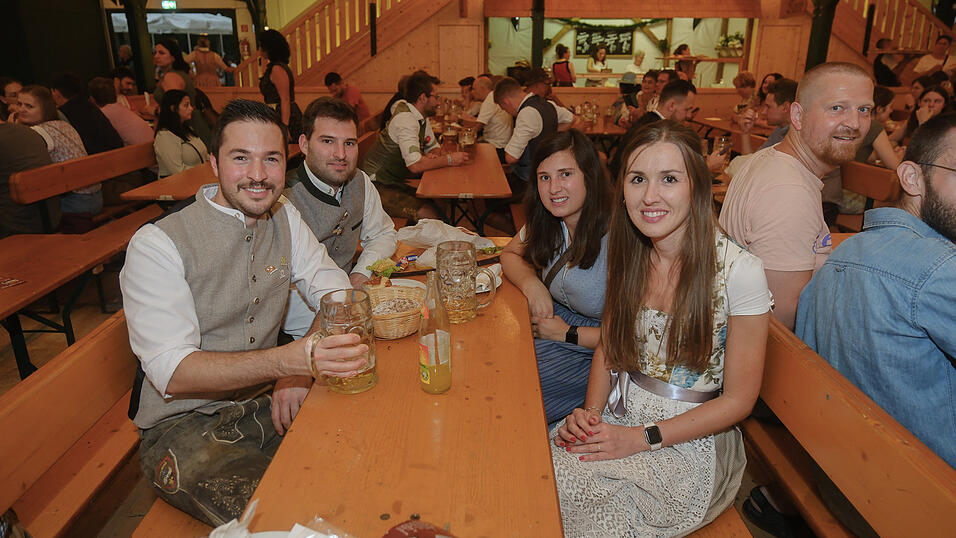 Die Partybilder vom Dienstag, 15. August 2023, aus dem Festzelt Nothaft. Die Partybilder vom Dienstag, 15. August 2023, aus dem Festzelt Nothaft.