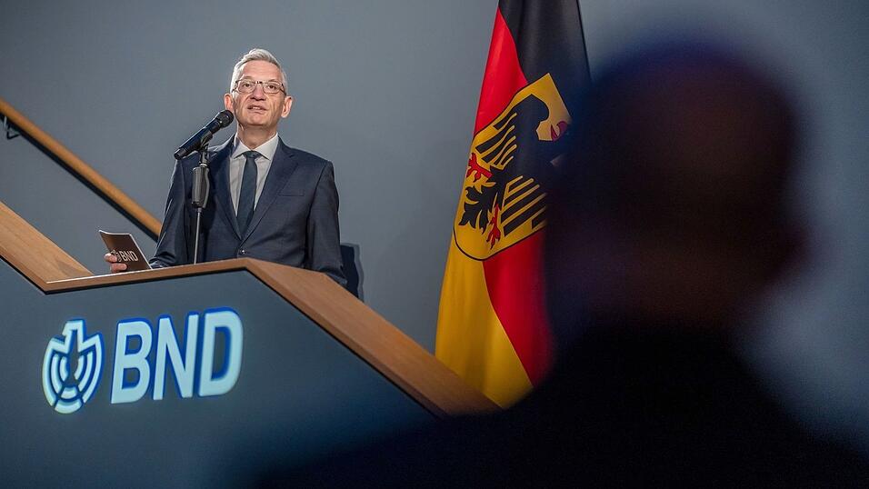 Der Pr&auml;sident des Bundesnachrichtendienstes, Martin J&auml;ger, will den BND zu einer schlagkr&auml;ftigen Abwehreinheit gegen Angriffe auf Deutschland machen.