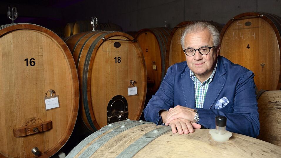 IN SEINEM WEINGUT posiert der designierte DFB-Pr&auml;sident Fritz Keller